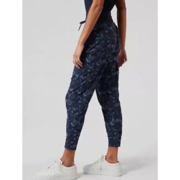 Athleta Trekkie North Jogger - EUC - Picture 2 of 10